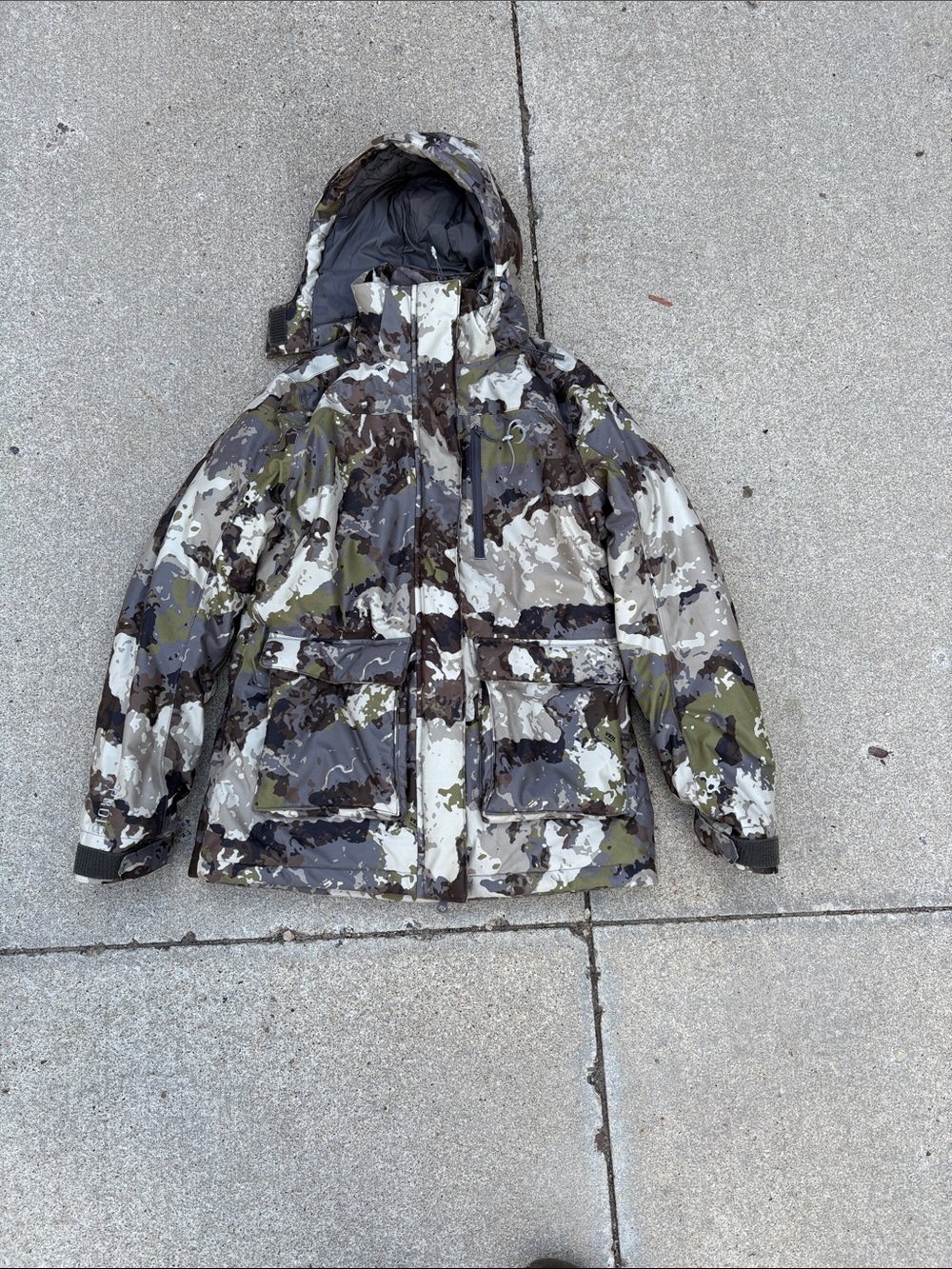 Women's Camouflage Hooded Puffer Jacket in Green, Gray & White